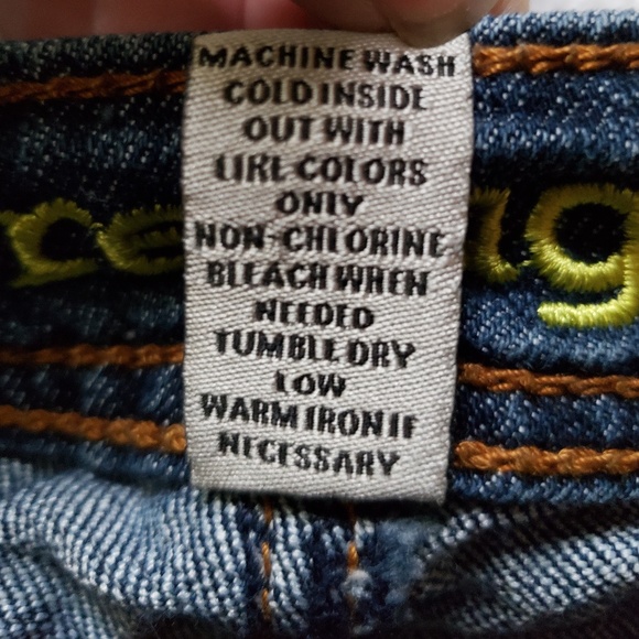 Refuge Denim Boyfriend Short - 6 - Picture 6 of 6